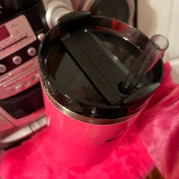 Stanley Neon Electric Pink 40oz - Picture 4 of 6
